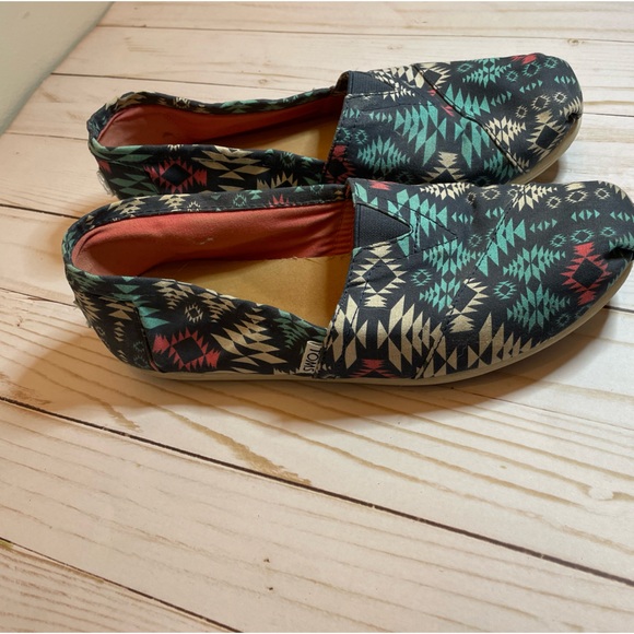 TOM’S Aztec Print Multicolor Women Shoes Sz W8.5 - Picture 3 of 8